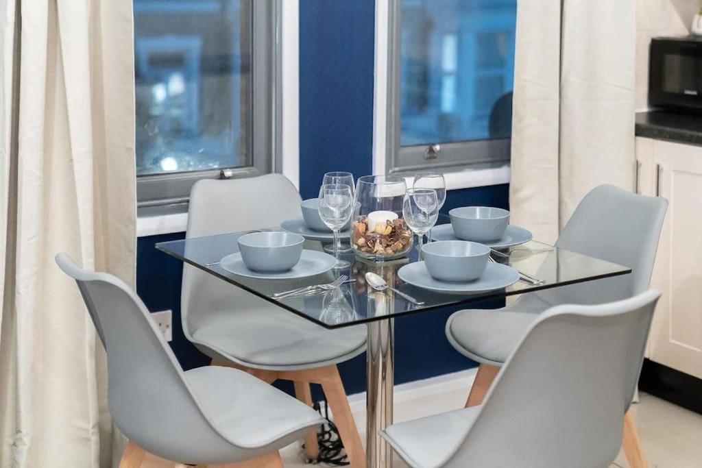 2 Bedroom Apartment לונדון מראה חיצוני תמונה