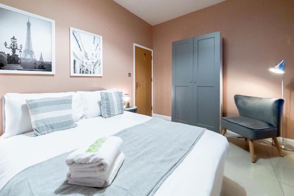 2 Bedroom Apartment לונדון מראה חיצוני תמונה