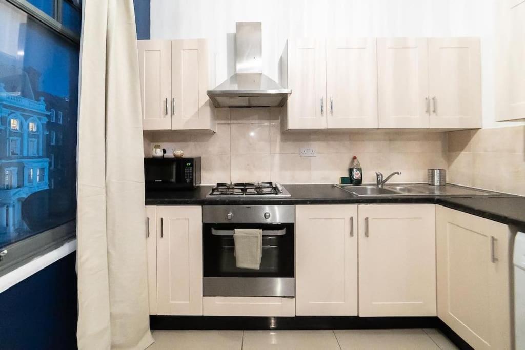 2 Bedroom Apartment לונדון מראה חיצוני תמונה